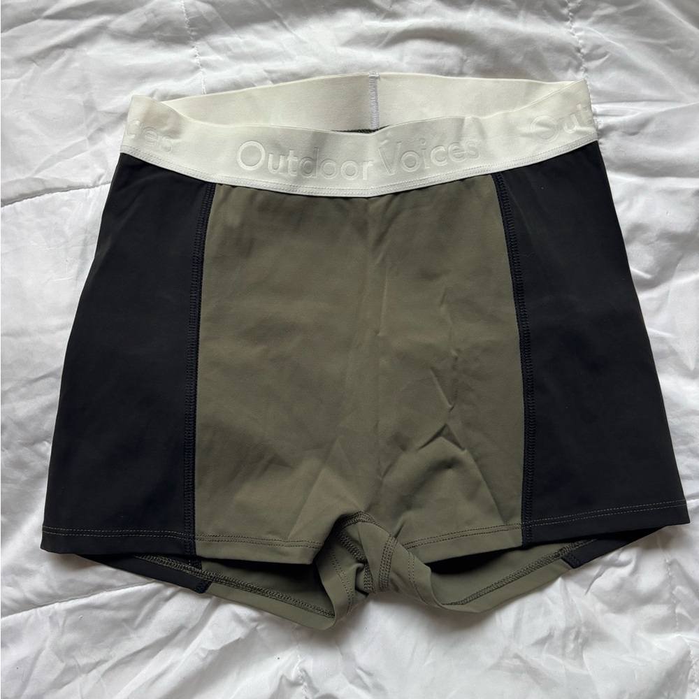 Outdoor Voices Women’s Bike Shorts -  Black and Olive